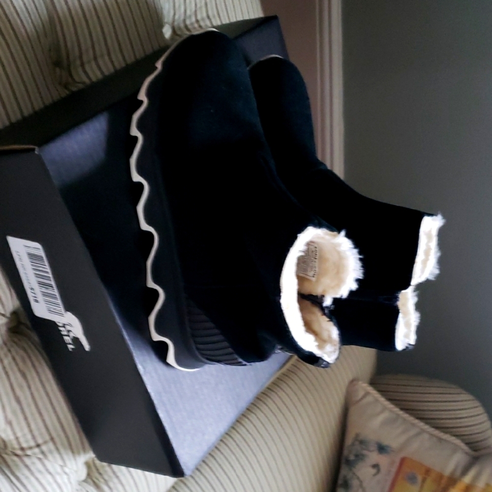 NWB Sorel, Sherpa Lined, Suede, Side Zip Ankle Boots